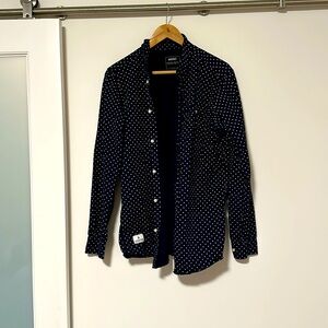 Navy blue men's shirt and polka dot pattern